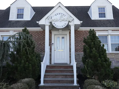 Front entrance and sign at Iconic Smiles Bellerose